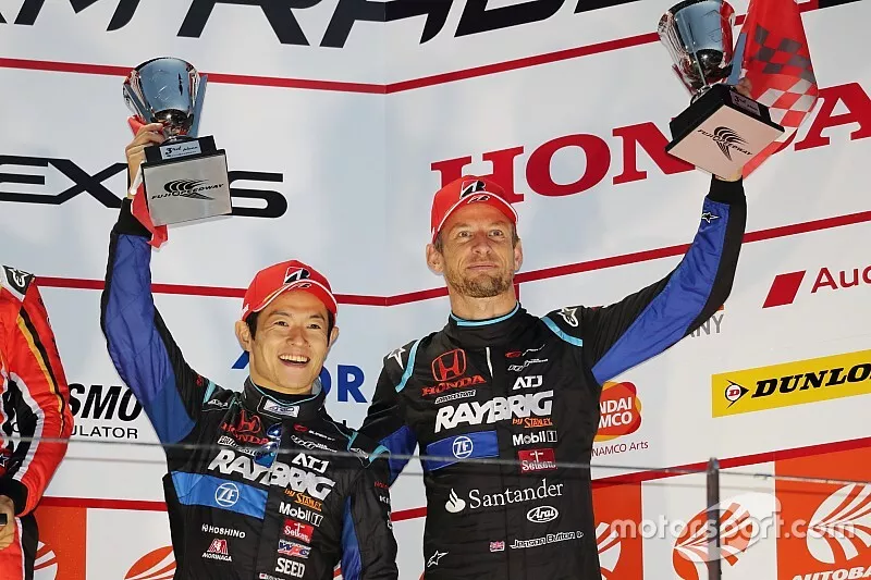 Podium: third place #1 Team Kunimitsu Honda NSX-GT: Jenson Button, Naoki Yamamoto
