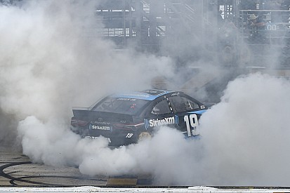 NASCAR in Dover: Martin Truex Jr. mit dominantem Sieg