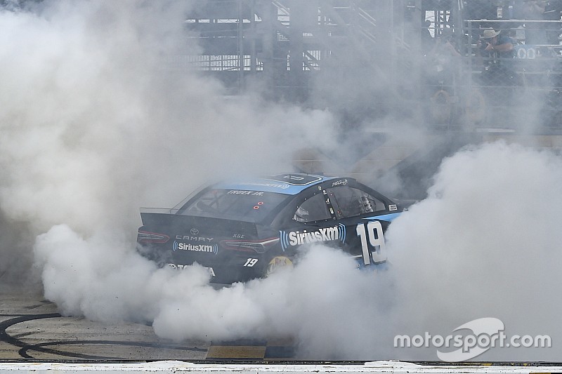 NASCAR in Dover: Martin Truex Jr. mit dominantem Sieg