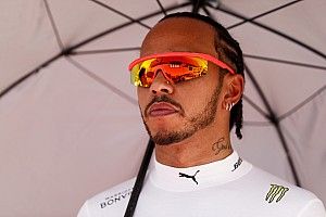 Hamilton, a menő világbajnok: saját tervezésű napszemüveg