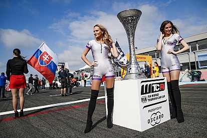 Újabb magyar siker a WTCR Esport-versenyén: Báldi nyerte az első futamot, Barna és Pinczés a dobogón