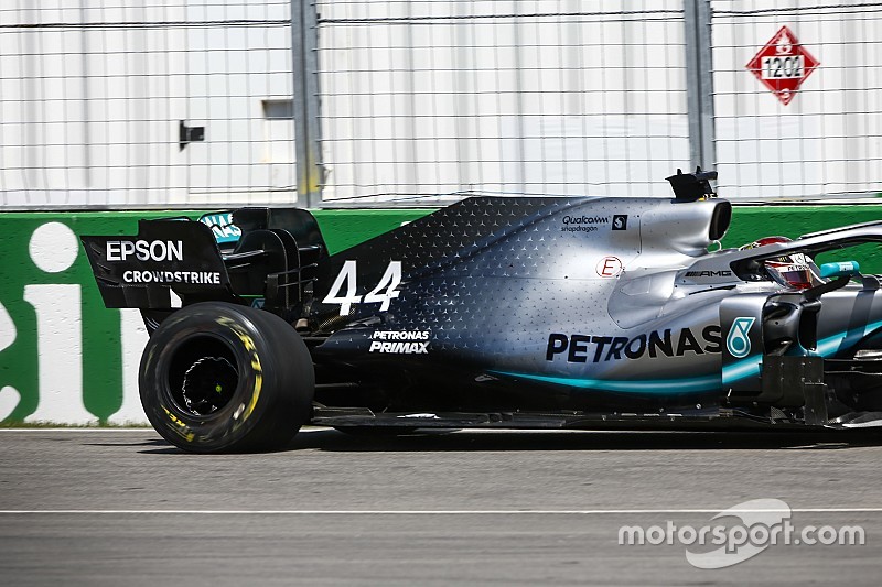 Videón, ahogy Hamilton összetöri a Mercedest a kanadai FP2-n!