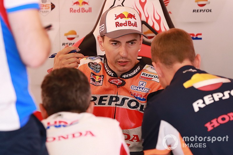 Lorenzo bejelentkezett a Petronas Yamahánál