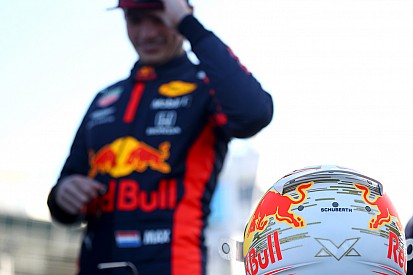 Verstappen: "Yıl boyunca çok fazla kask değiştirmeyeceğim"