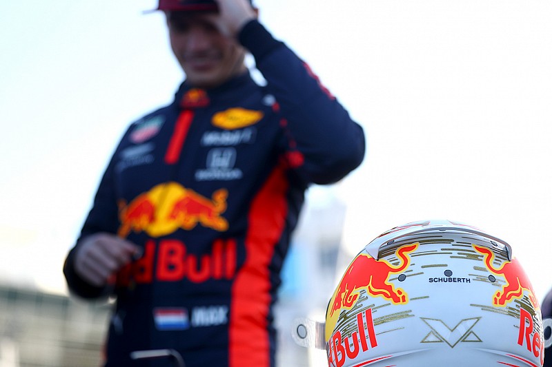 Verstappen: "Yıl boyunca çok fazla kask değiştirmeyeceğim"