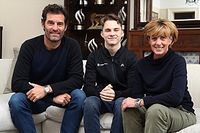 若者よF1へと羽ばたけ！　ウェーバー、同郷の次世代スター候補の指導者に