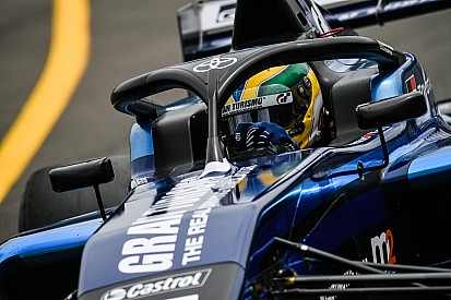 Igor Fraga vence em Manfeild e corta diferença para líder da Toyota Racing Series pela metade