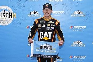 Daniel Hemric con la pole en Kansas y Suárez top 10