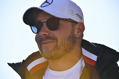 Videó: Bottas hatásos belépője az FIA-gálán