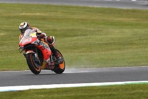 Lorenzo: “Podría haber evitado el contacto pero Márquez, también”