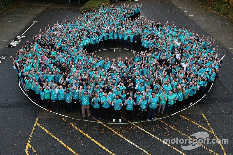 Mercedes choc: Daimler taglia, vuole un 1 miliardo di risparmio