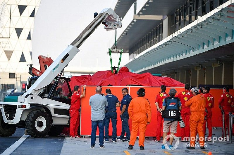 Un accidente de Leclerc protagoniza el cierre de los test de Pirelli