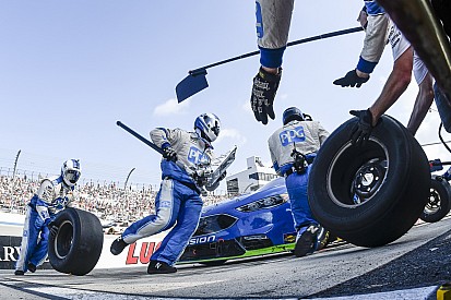 Команда NASCAR провела костюмированный пит-стоп в честь Хеллоуина: видео