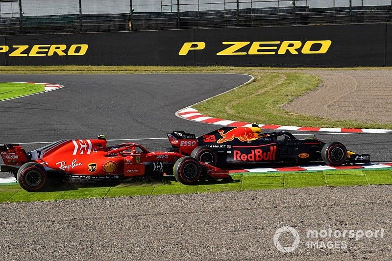 Kimi Raikkonen, Ferrari SF71H e Max Verstappen, Red Bull Racing RB14