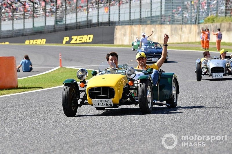 Carlos Sainz Jr., Renault Sport F1 Team on the drivers parade