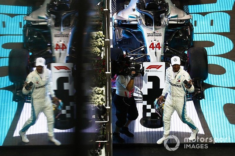 Hamilton ganó y se sumó a la fiesta de despedida de Alonso de la F1