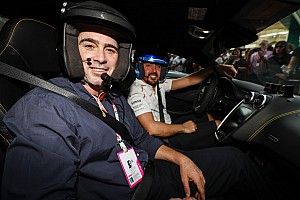 Jimmie Johnson está listo para la experiencia "real" después de la visita al simulador de F1
