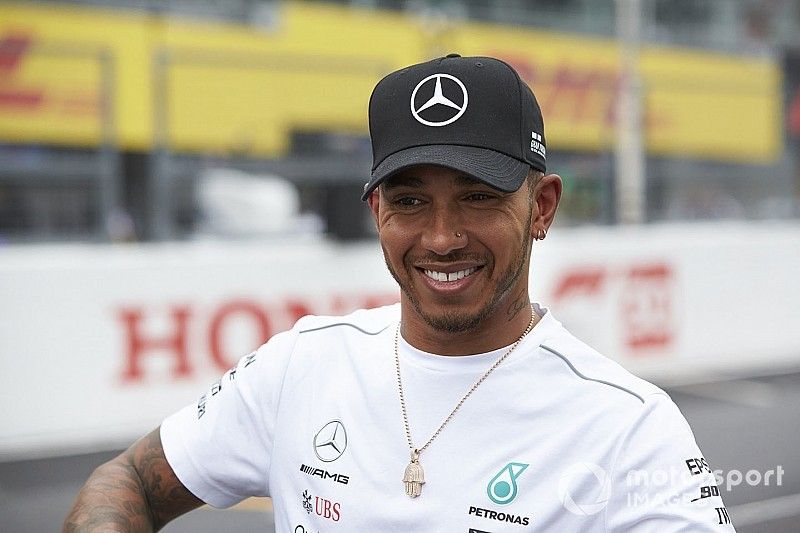 Hamilton: "Ordini di scuderia? Mi stupisce che la Ferrari non lo abbia fatto a Monza"