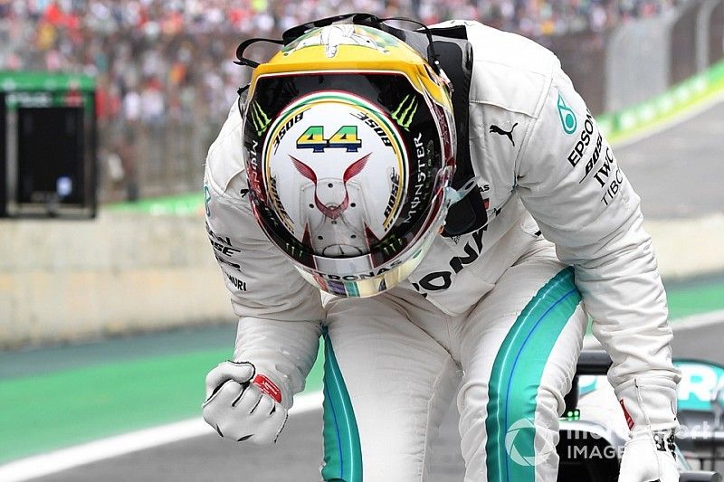 Hamilton le gana la pole a Vettel en Brasil