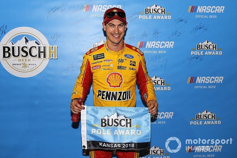 Poles sitter Joey Logano, Team Penske, Ford Fusion Shell Pennzoil