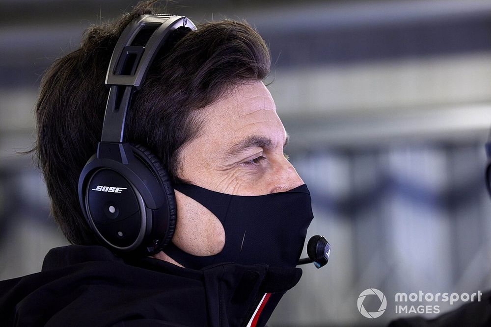 Wolff nem fog őrülten költekezni azért, hogy mindenkit a Mercedesnél tartson