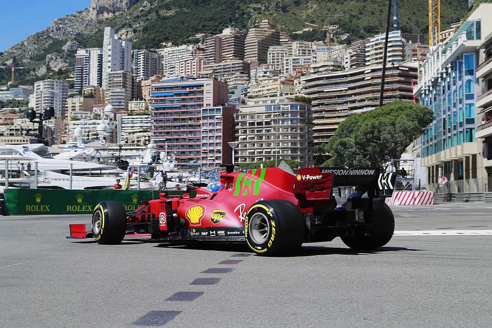 Пилоты Ferrari – на двух первых строчках во второй тренировке в Монако. Хэмилтон и Ферстаппен отстали на 0,4 с