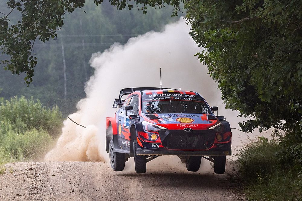 WRC, Rally Estonia, PS8: Neuville passa Ogier e sale terzo