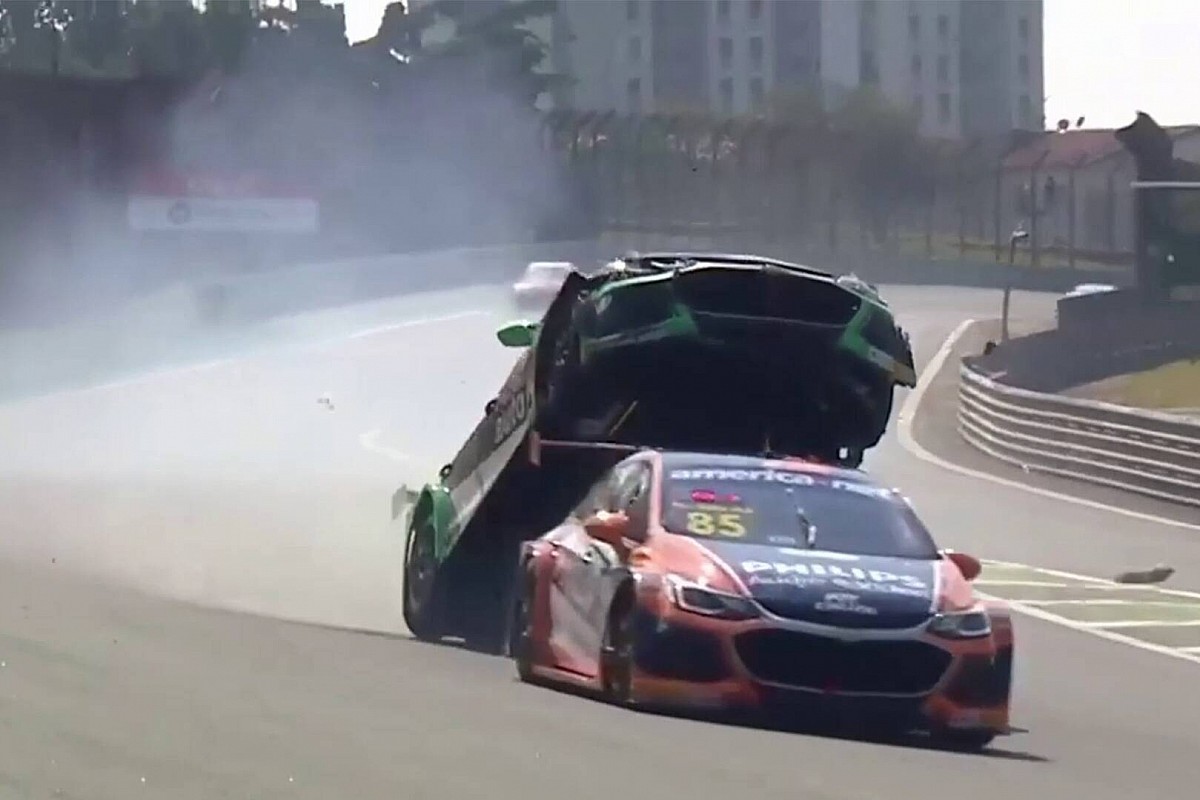 VÍDEO: Veja como foi o acidente assustador de Gaetano di Mauro em Interlagos