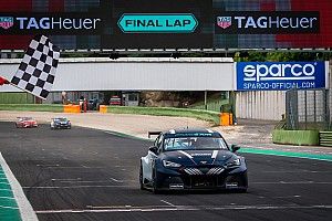 Аскона победил за рулем Cupra на дебютном этапе Pure ETCR