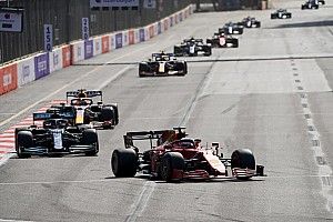 Het niet uitgezonden moment waardoor Leclerc de leiding in Baku verloor