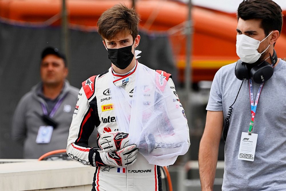 F2-races Silverstone onzeker voor Pourchaire door gebroken arm