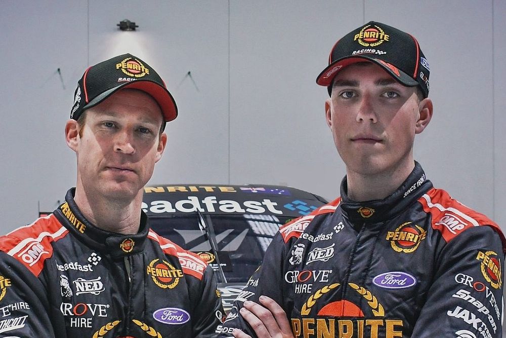 Reynolds signs new Grove Racing deal