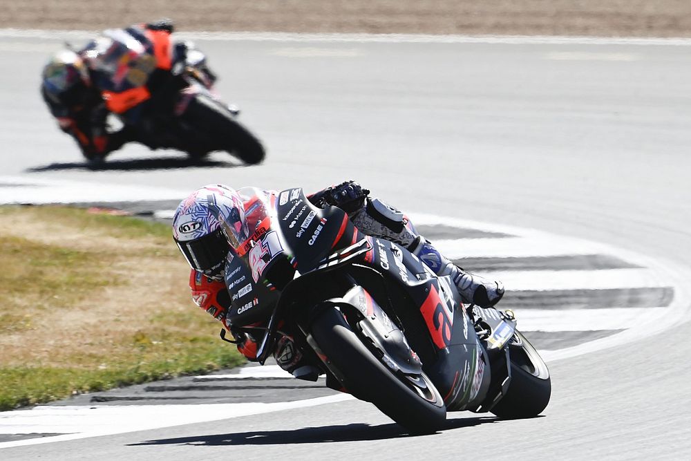 2022 MotoGP title fight now “very tight”, says Aleix Espargaro