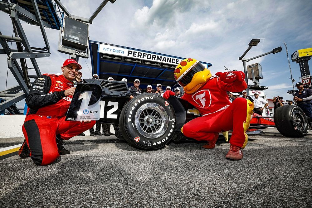 Ganador de la pole  Will Power, Team Penske Chevrolet celebra