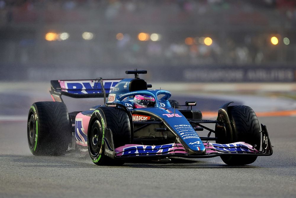 Alonso vijfde na ‘stressvolle’ dag: “Hopelijk rustigere race”