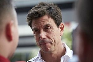 «Шансом набрать дополнительные семь очков нужно пользоваться». Вольф объяснил командную тактику Mercedes