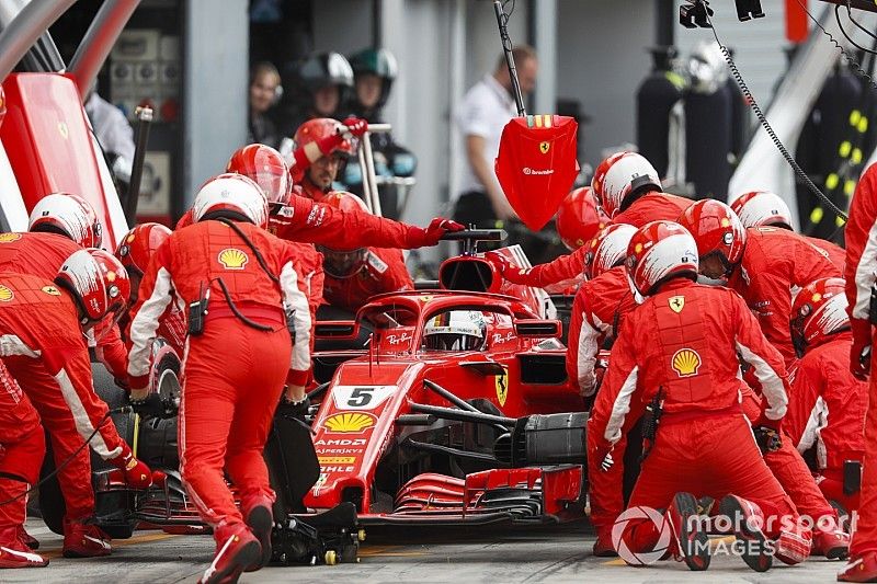 Sebastian Vettel, Ferrari SF71H, pits