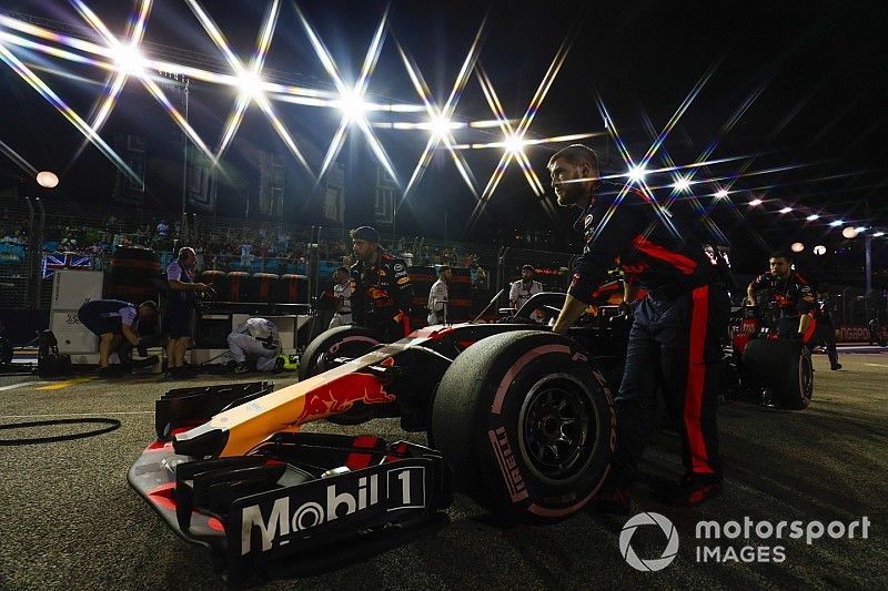 Red-Bull-Mechaniker mit Föhn auf dem Grid: Whiting klärt auf
