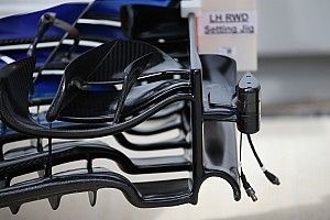 Kamerával vizsgálja a McLaren az első szárny rugalmasságát