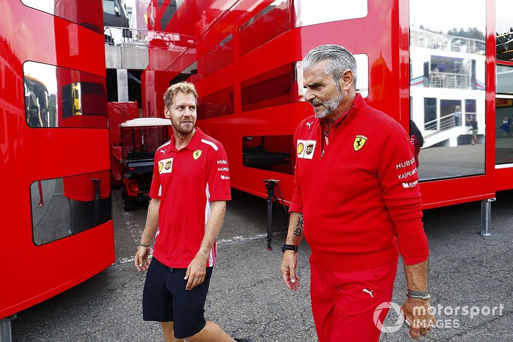 Vettel megnevezte a két, számára legfontosabb embert a Ferrarinál