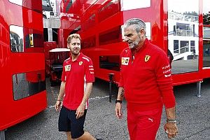 Vettel megnevezte a két, számára legfontosabb embert a Ferrarinál