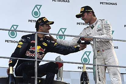 Rosberg és Ricciardo hatalmas meglepetése: „Utállak titeket srácok...”