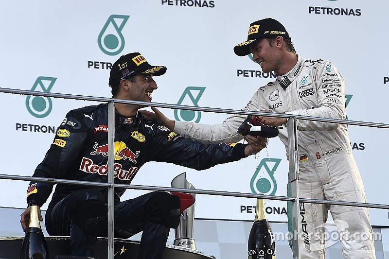 Rosberg és Ricciardo hatalmas meglepetése: „Utállak titeket srácok...”