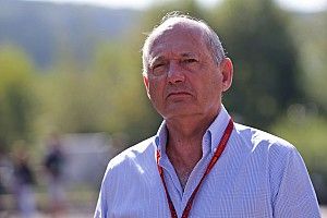 Dennis donates £1 million to feed UK health workers