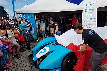 Studenten TU Delft onthullen racewagen op waterstof