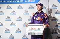 L'ultima pole dell'anno è di Denny Hamlin, ma Truex Jr è in prima fila