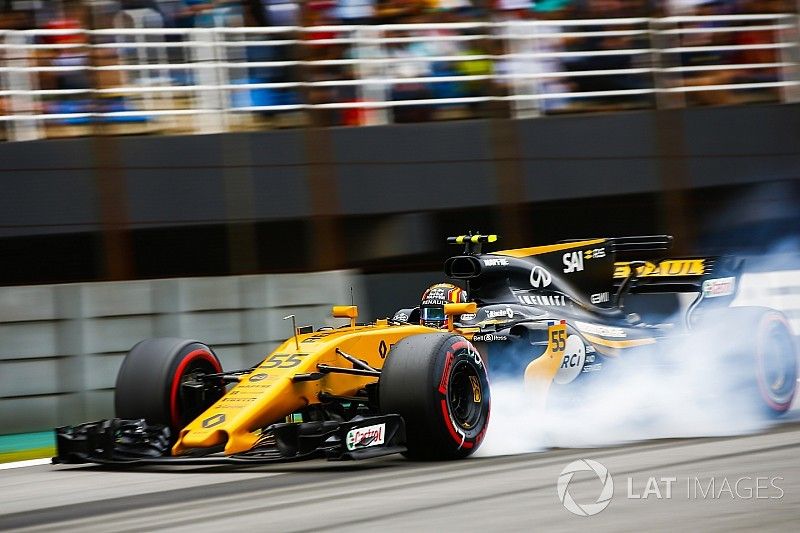 Carlos Sainz Jr., Renault Sport F1 Team RS17, locks up heavily