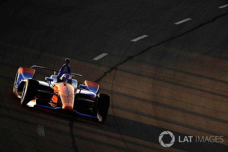 Диксон выиграл гонку в Техасе и возглавил чемпионат