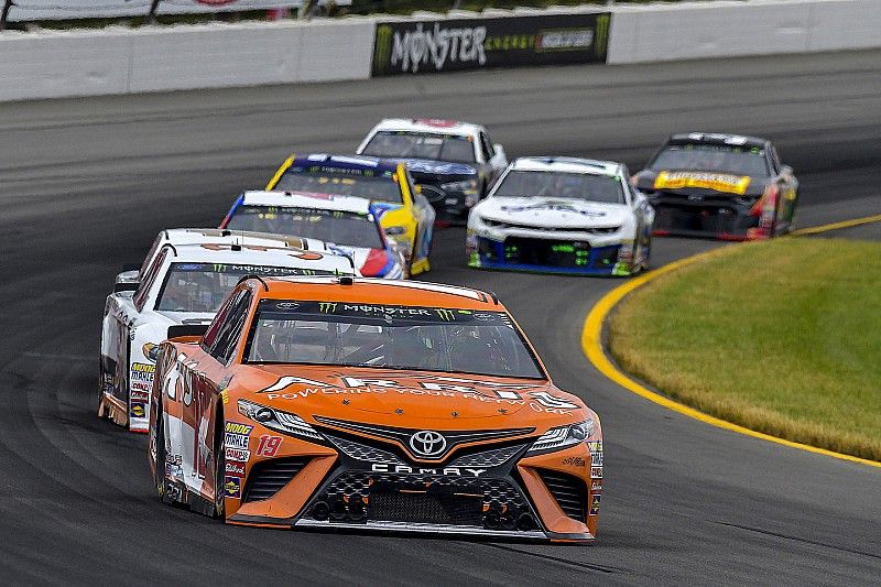Daniel Suarez, Joe Gibbs Racing, Toyota Camry ARRIS