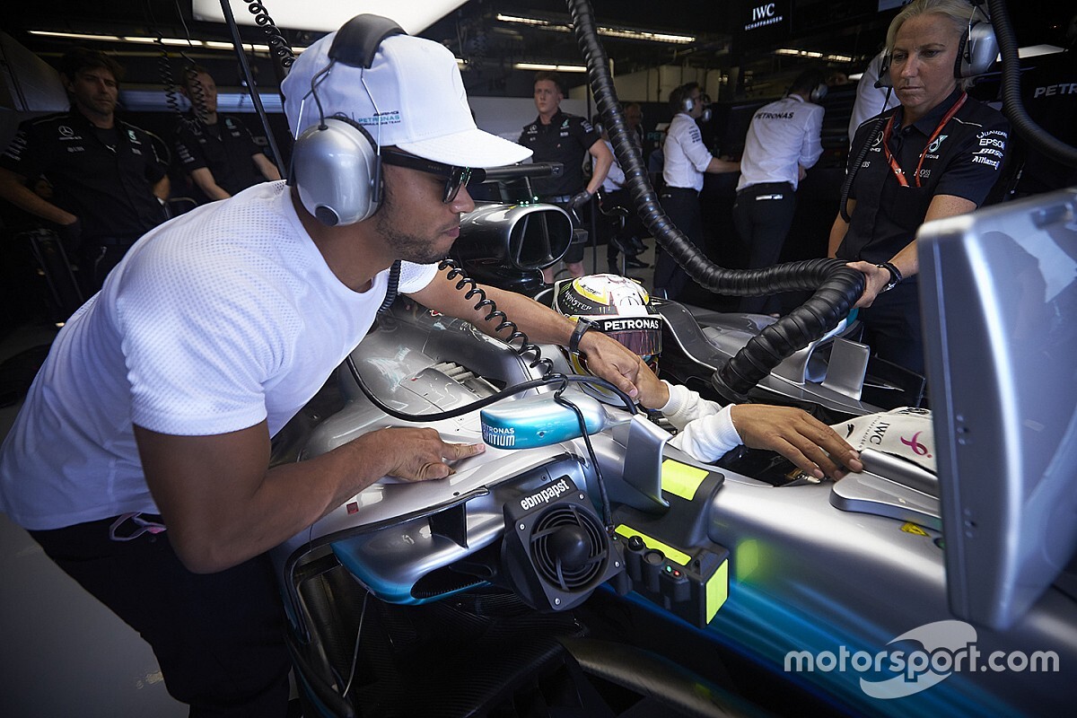 Hamilton'ın kardeşi, Sanal F1 yarışına katılacak